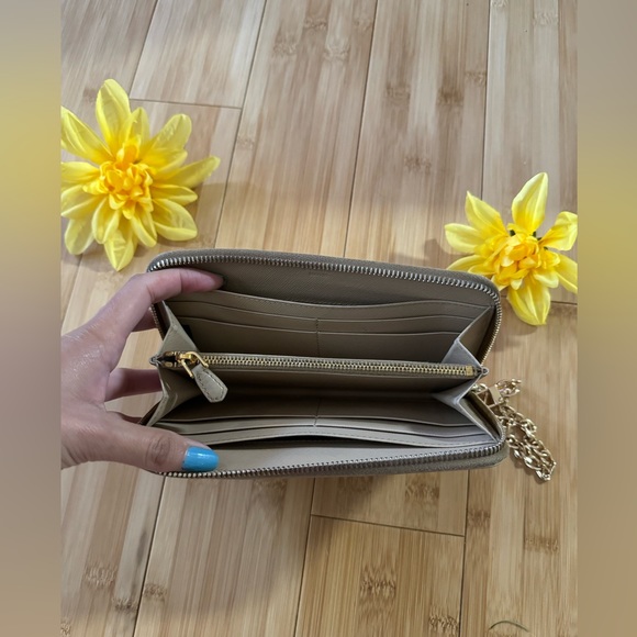 Prada zippy wallet - Picture 2 of 5